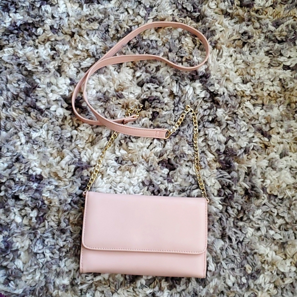 Cross body cluth